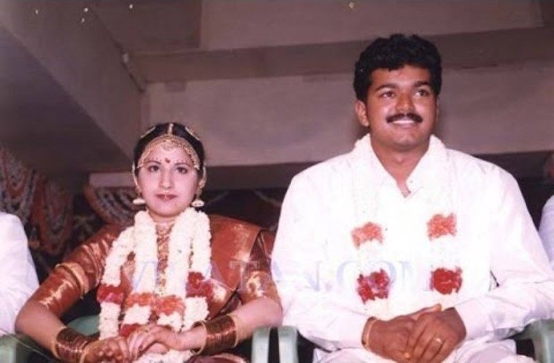 Vijay-with-his-wife